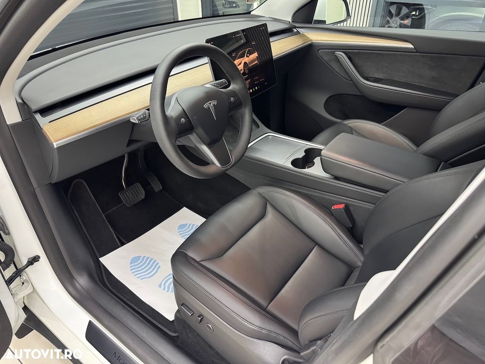 Tesla Model Y - 6