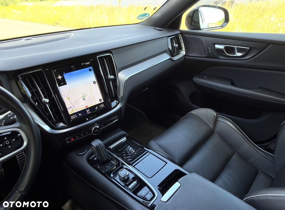 Volvo V60 T8 AWD Twin Engine Geartronic R-Design - 33
