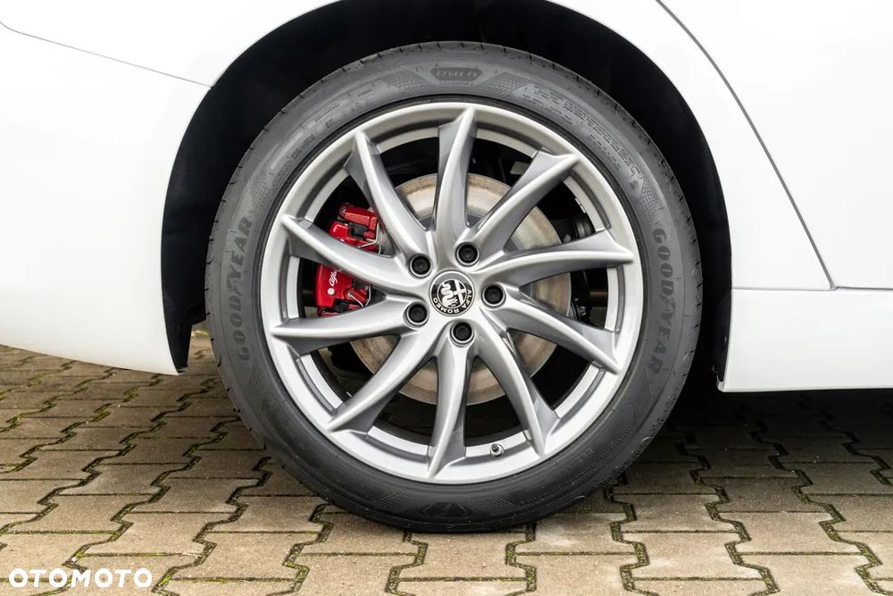 Alfa Romeo Giulia 2.0 Turbo TI Q4 - 9