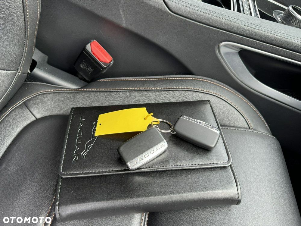 Jaguar F-Pace 2.0 i4D AWD Prestige - 37