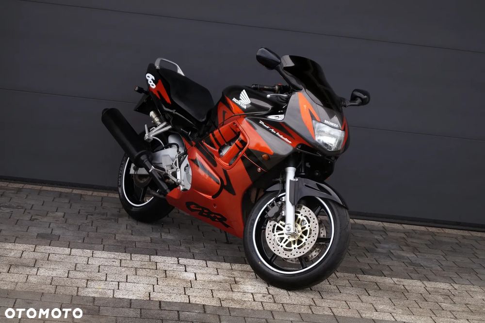Honda CBR - 1