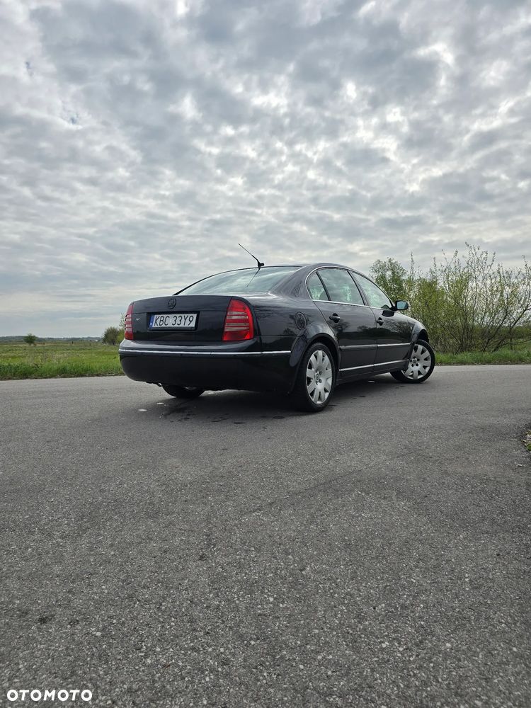 Skoda Superb 2.8 V6 Automatik Elegance - 25