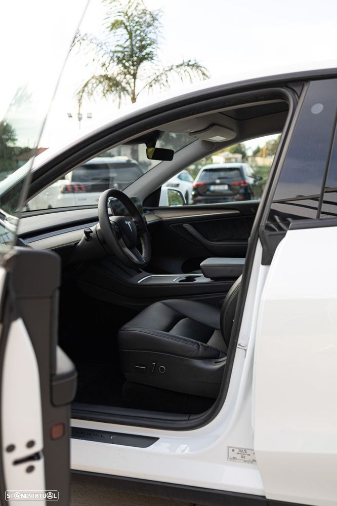 Tesla Model Y Standard RWD - 18