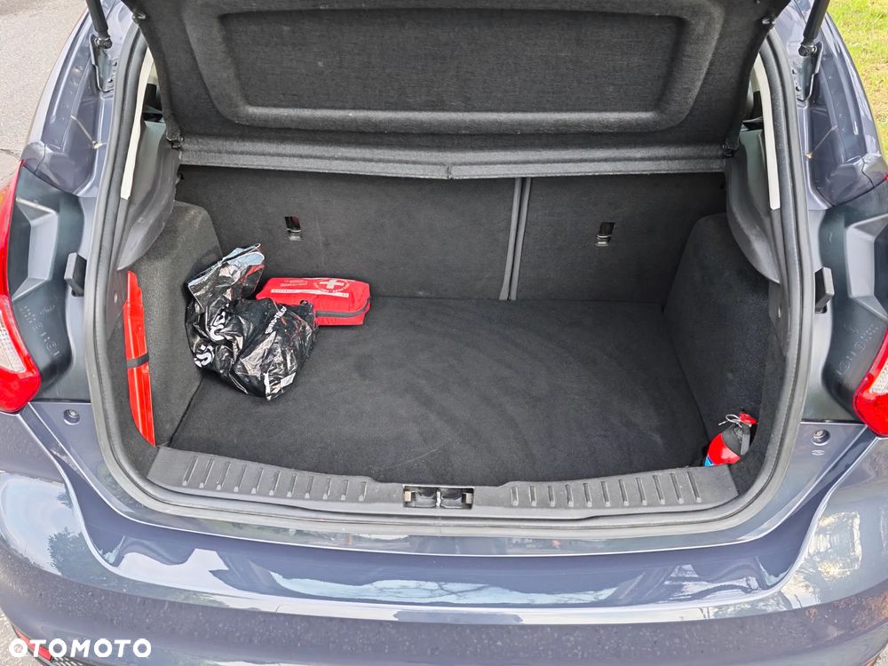 Ford Focus 1.6 Ambiente - 17