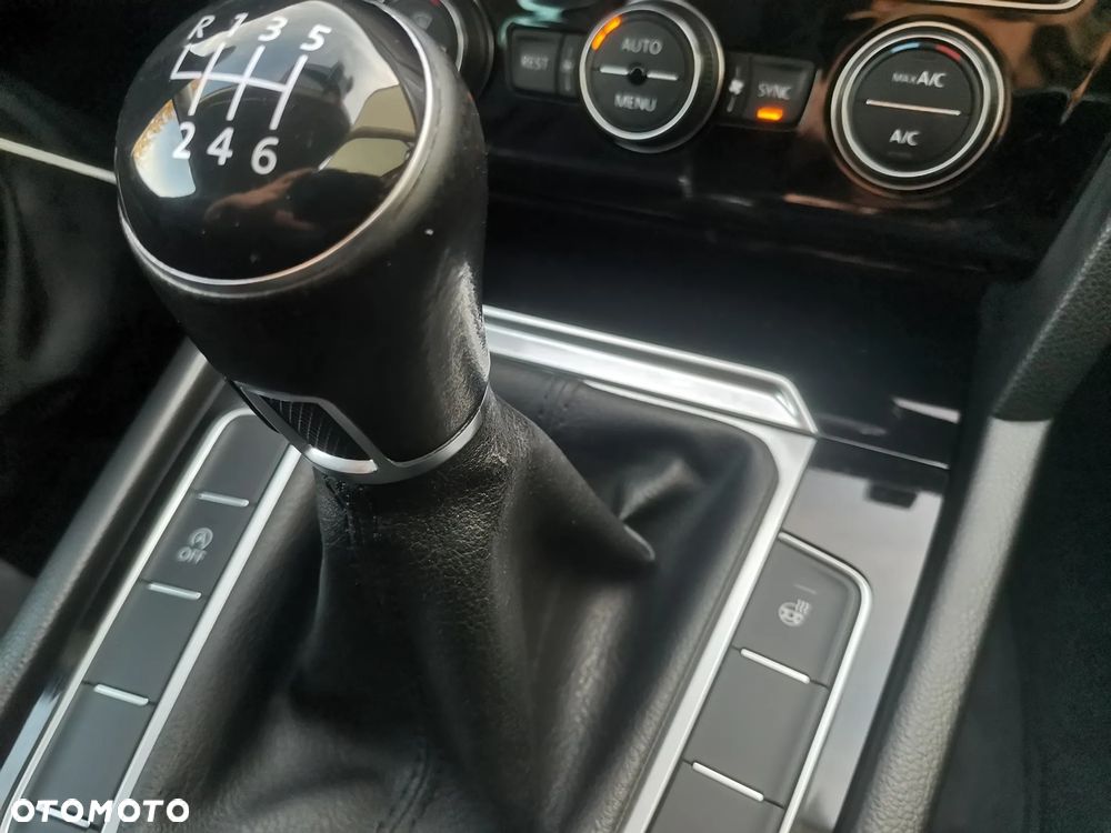 Volkswagen Passat 2.0 TDI BMT Highline - 16