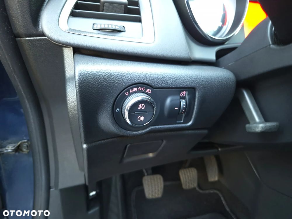 Opel Astra 1.6 Turbo Innovation - 23