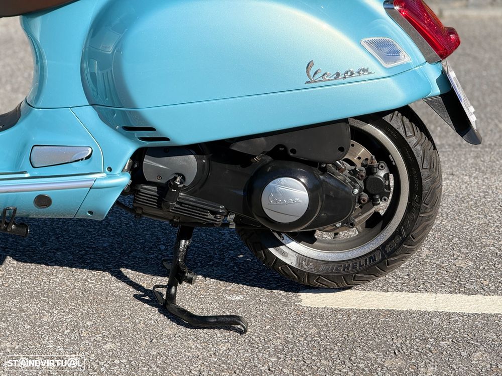 Vespa GTS Super Blue Azzurro 70 anni - 10