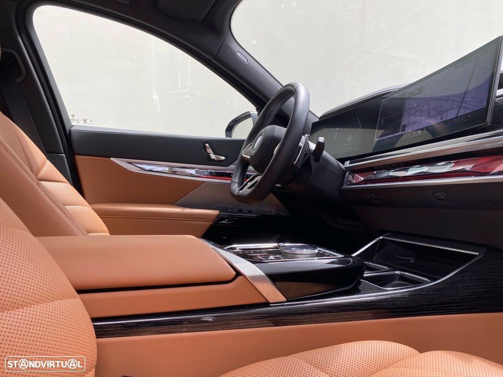 BMW 750 750e xDrive Pack Desportivo M - 16