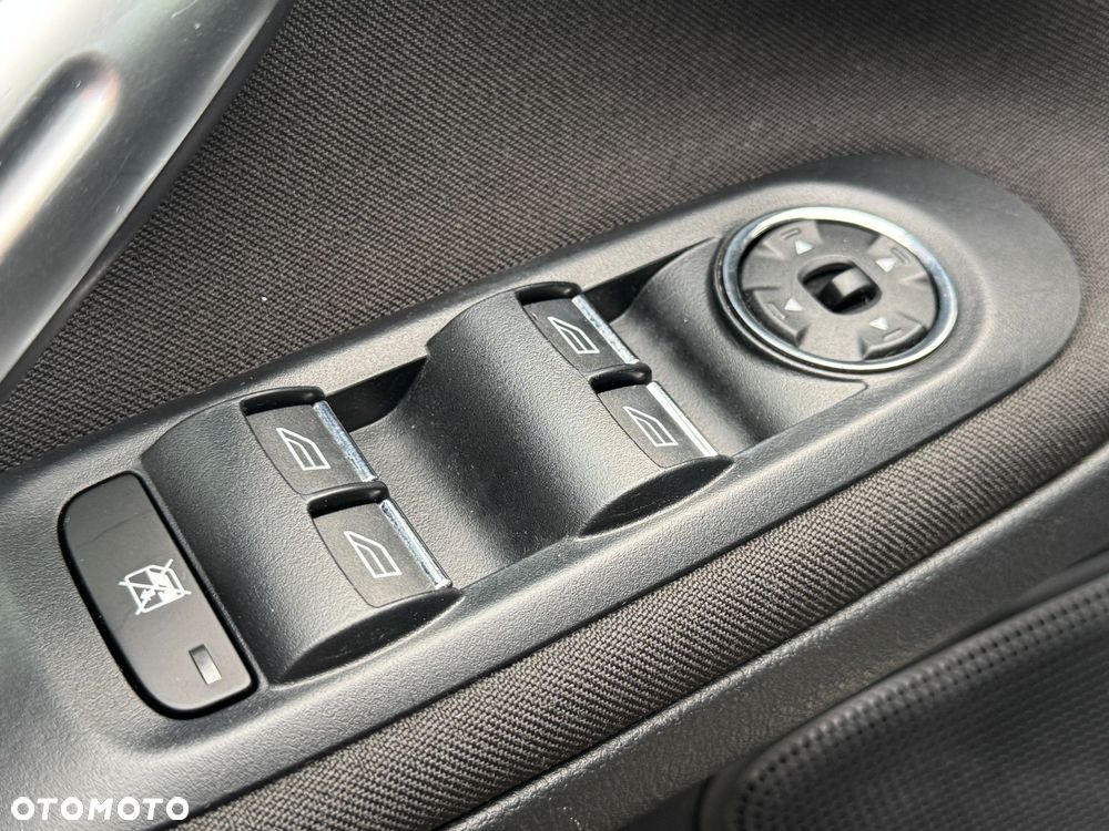 Ford S-Max 2.0 TDCi DPF Titanium - 23