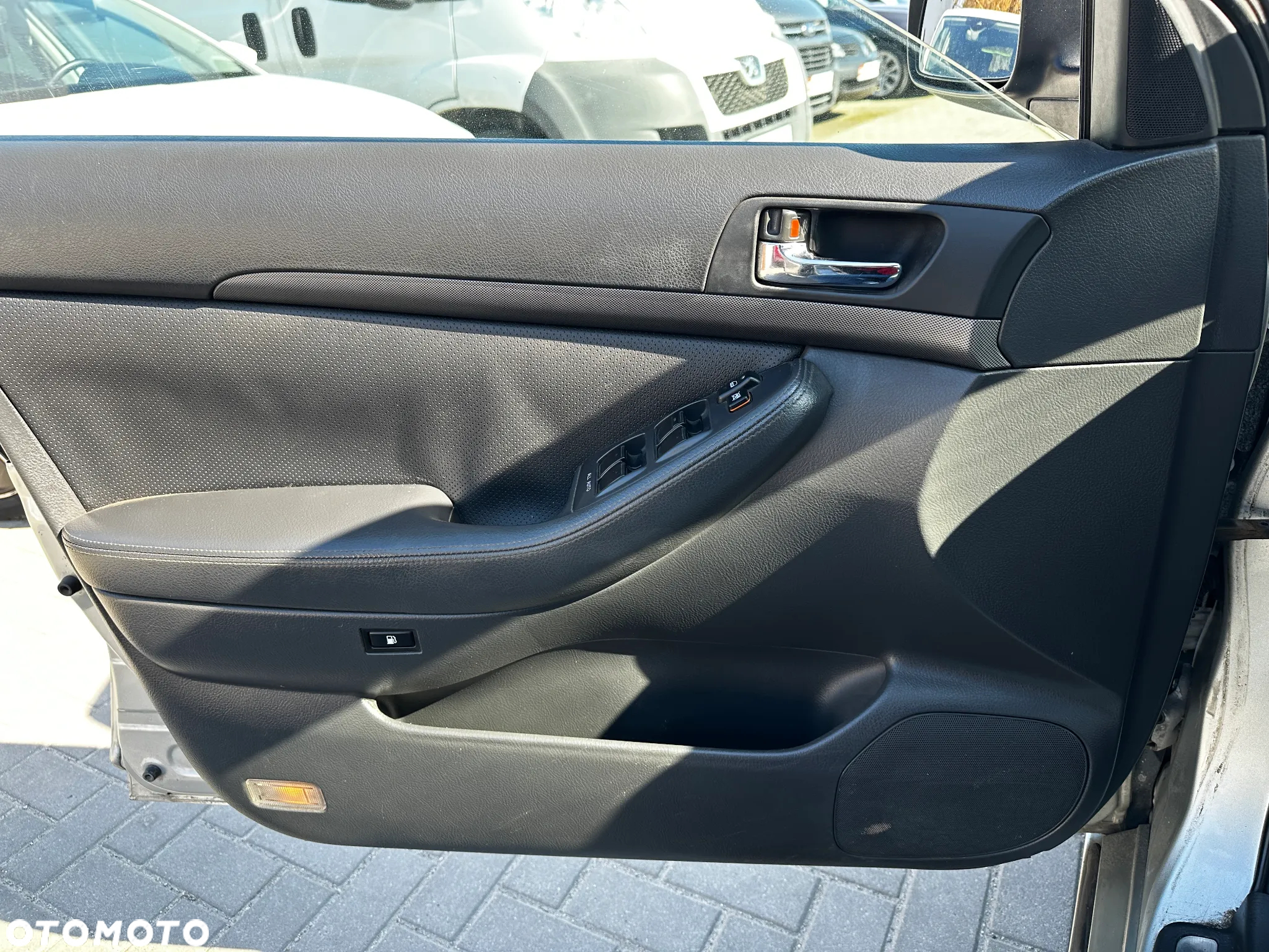 Toyota Avensis - 16
