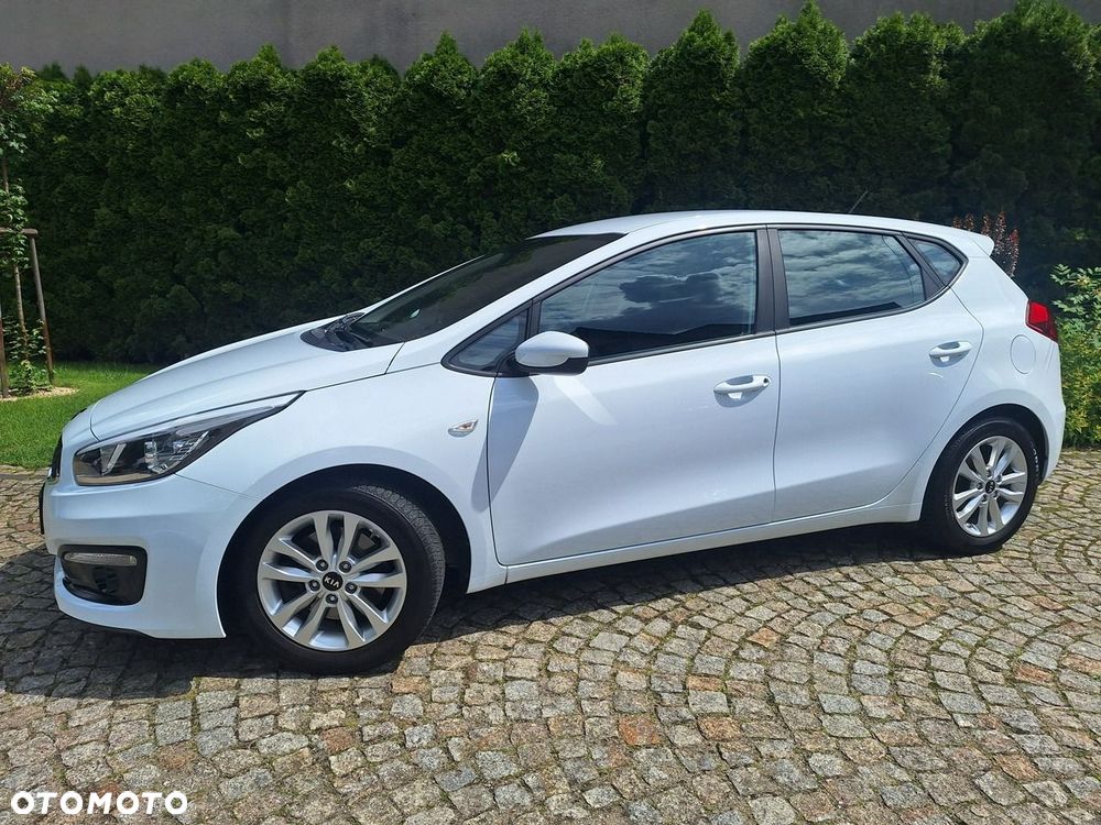Kia Ceed - 33