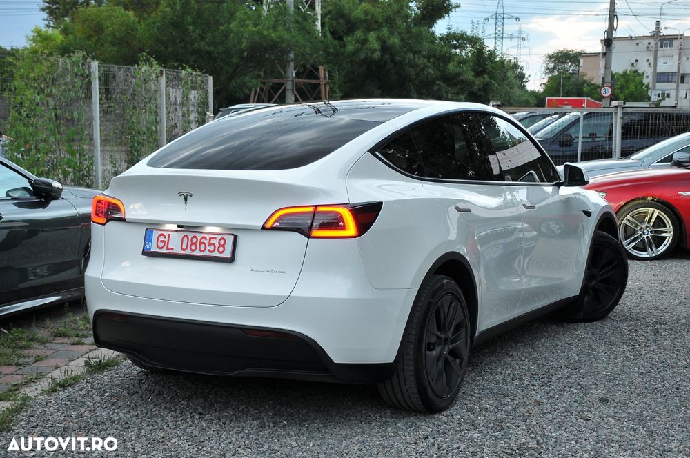 Tesla Model Y Long Range Dual Motor AWD - 3