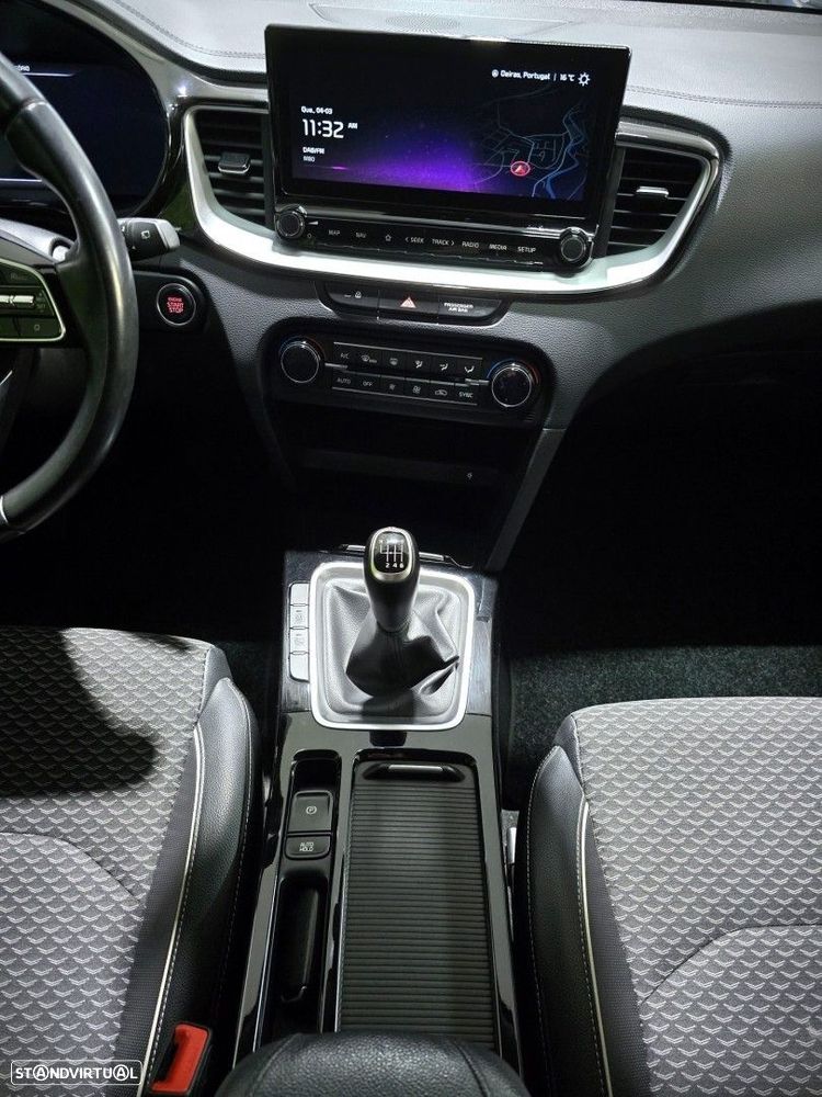 Kia XCeed 1.0 T-GDI Tech+SRF - 25