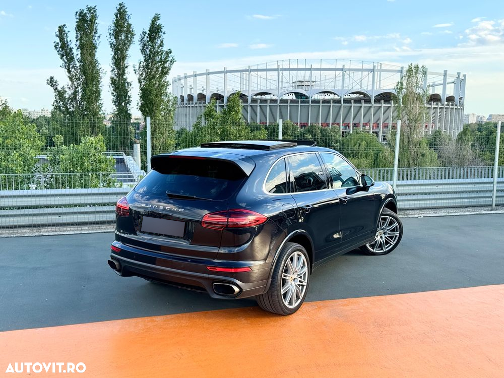 Porsche Cayenne 3.0 L - 4