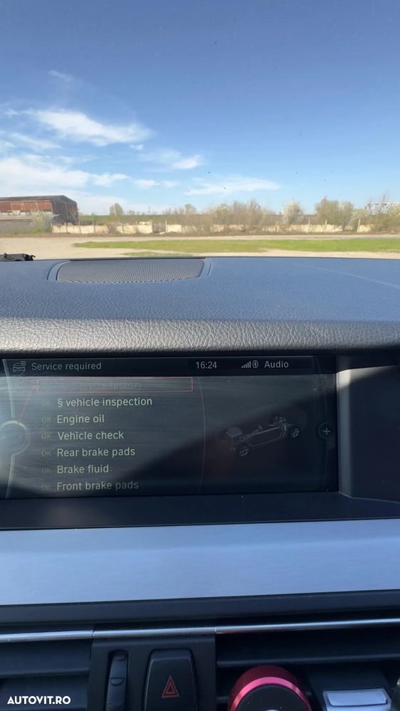 BMW Seria 5 520d - 32