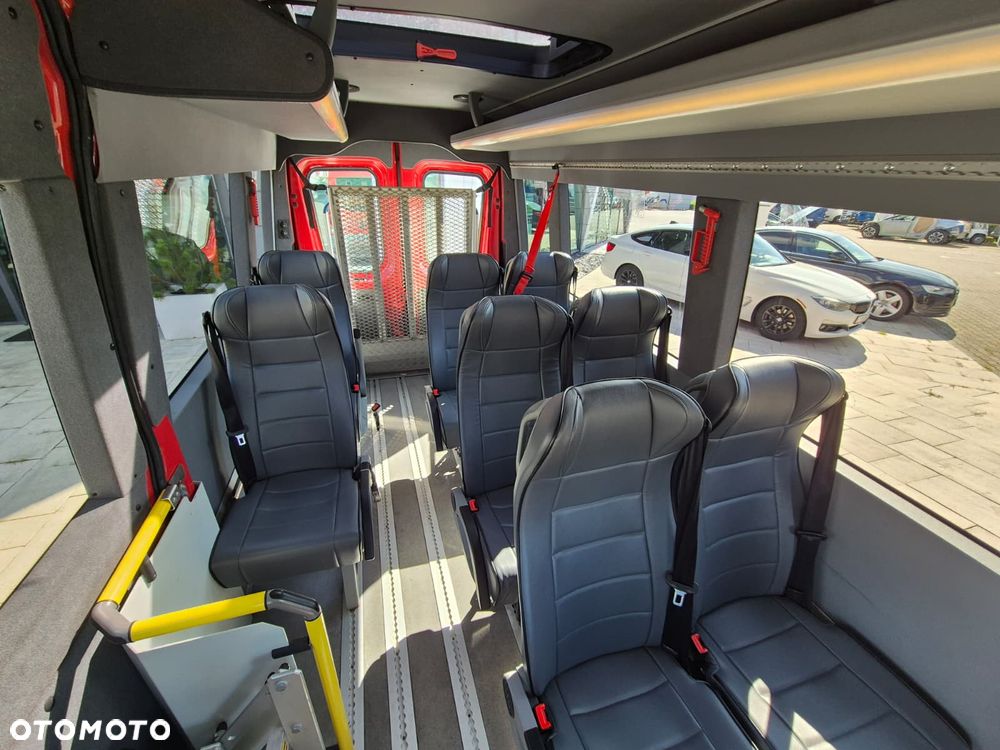 Iveco Daily 40 S 14 Forveda / CNG / BENZYNA / 10 MIEJSC / RAMPA / MIEJSCE DLA INWALIDÓW / KAMERY 360 / MOŻLIWOŚĆ 9 MIEJSC / WEBASTO / BEZWYPADKOWY - 28