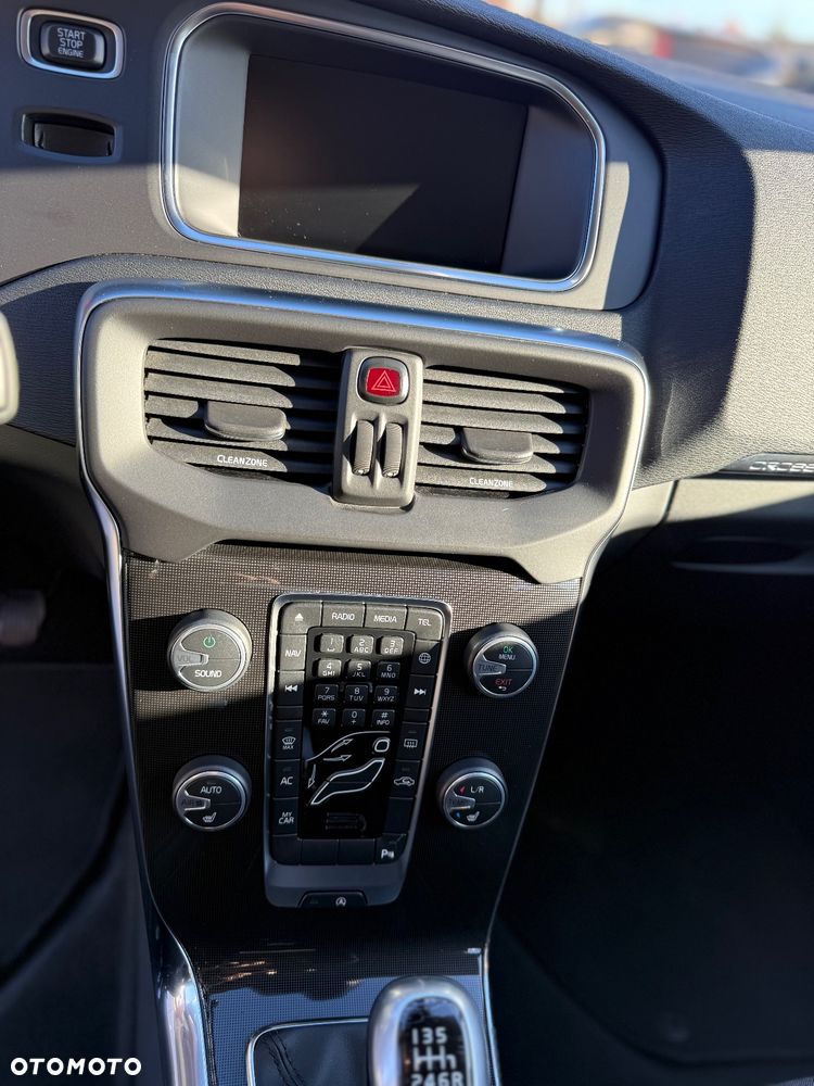 Volvo V40 T3 Drive-E Momentum - 23