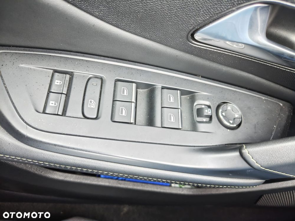 Peugeot 408 - 15