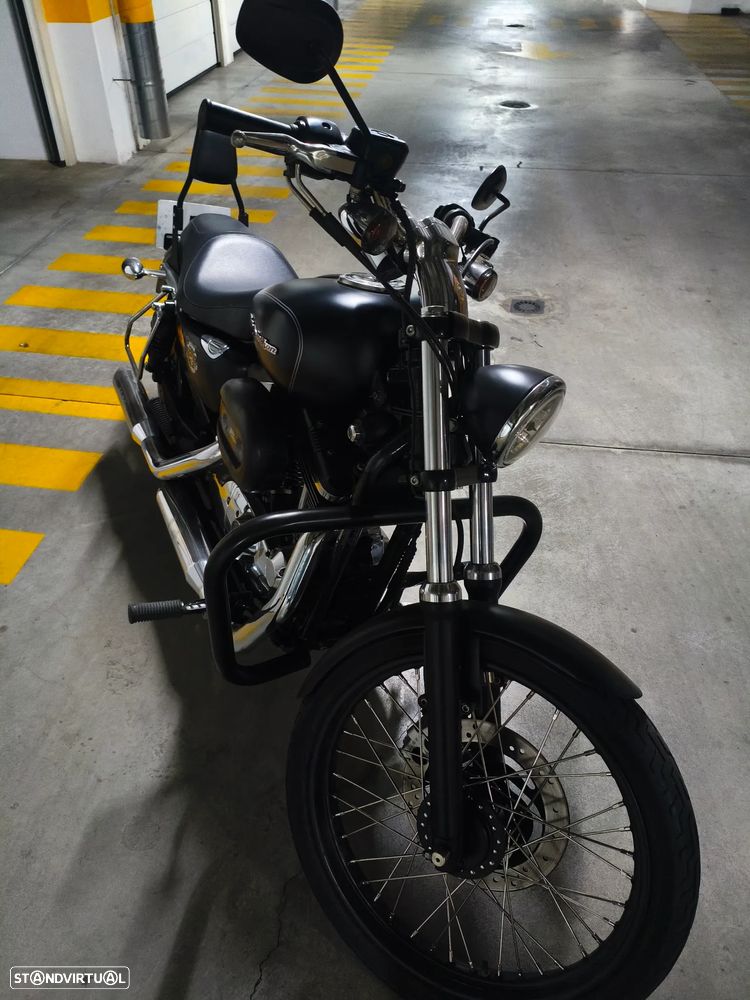 Harley-Davidson Sportster 1200 Custom - 4