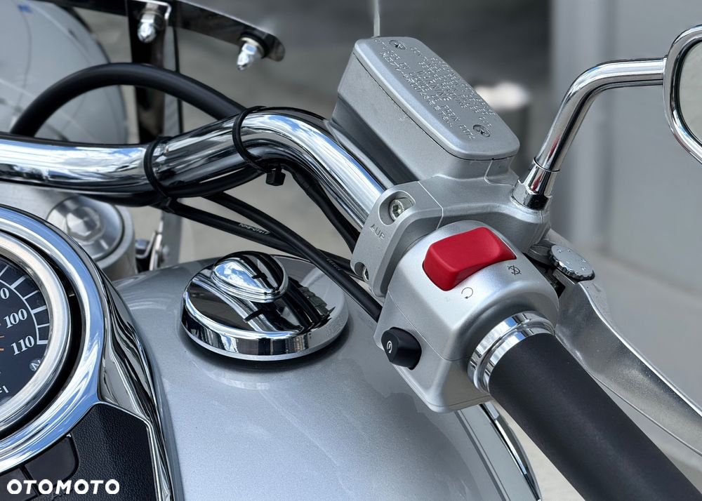 Suzuki VL 800 Volusia - Boulevard C50 - 11