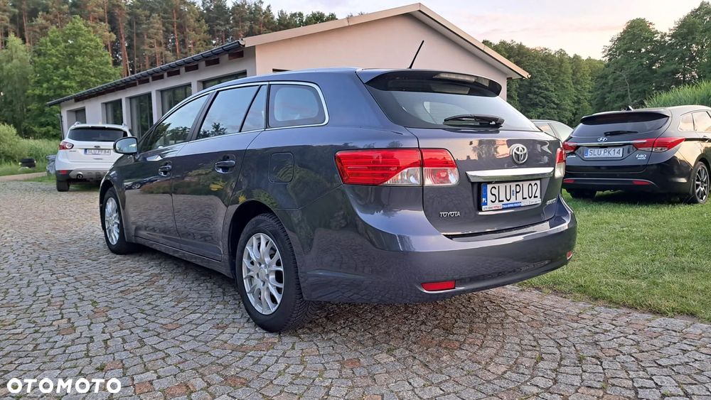 Toyota Avensis 1.8 Premium - 12