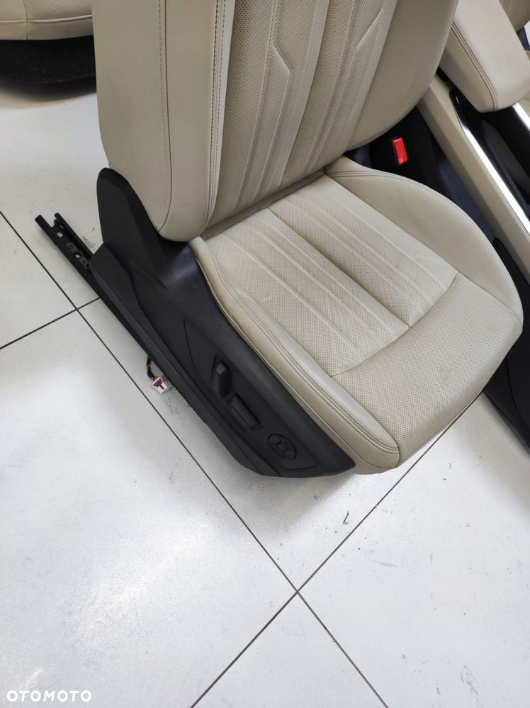 wnętrze fotele kanapa boczki tapicerka tunel środkowy eu audi q8 e-tron - 8