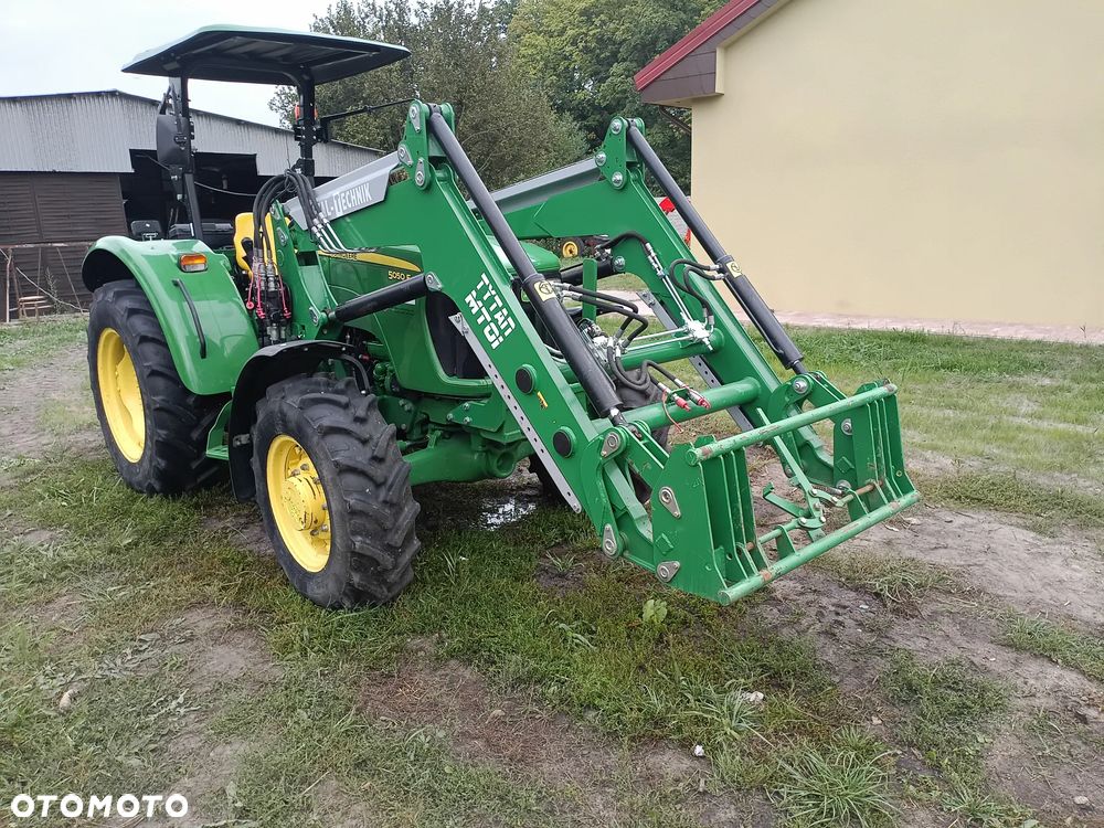 John Deere 5050E - 5
