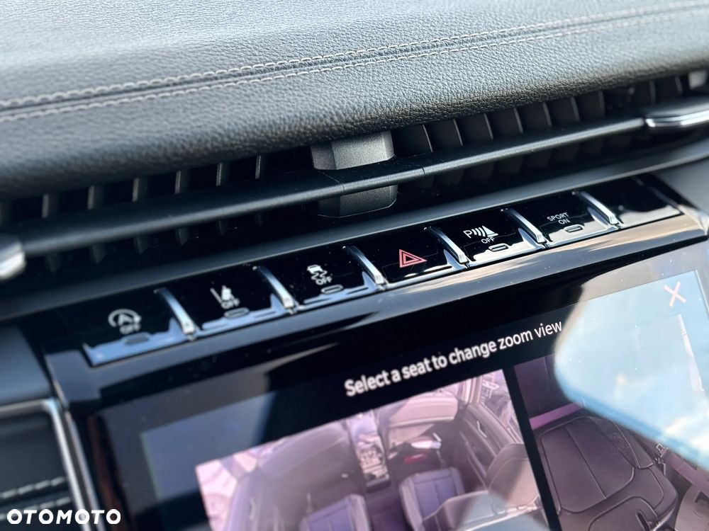 Jeep Grand Cherokee - 37