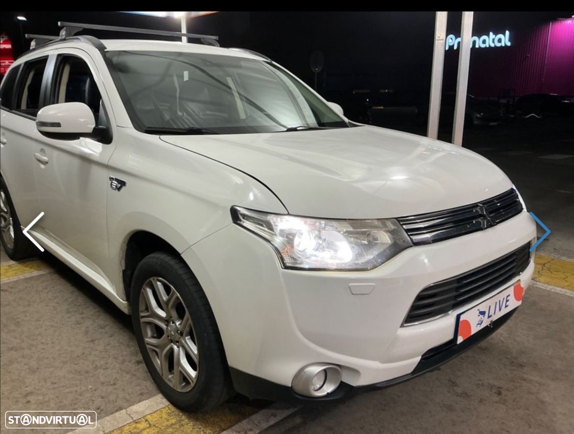 Mitsubishi Outlander 2.0 4WD Plug-In Hybrid - 2