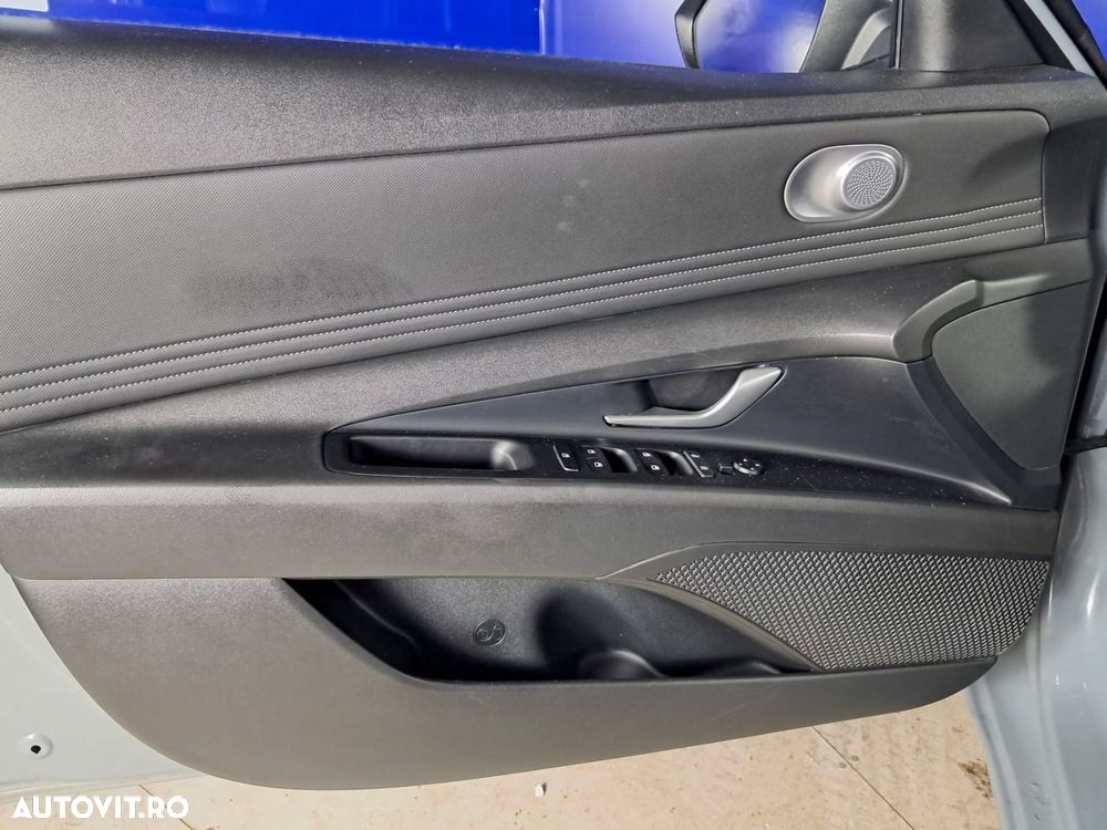 Hyundai Elantra - 10