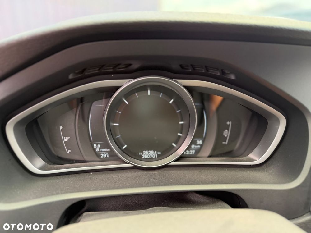 Volvo V40 D4 Drive-E R-Design Summum - 9