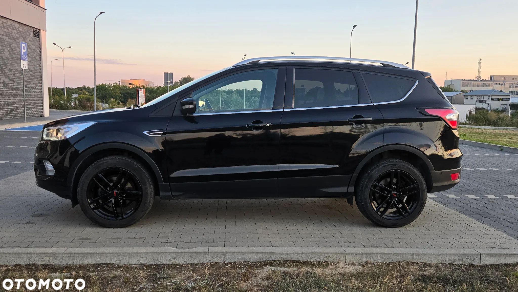 Ford Kuga 1.5 EcoBoost 2x4 Titanium - 1