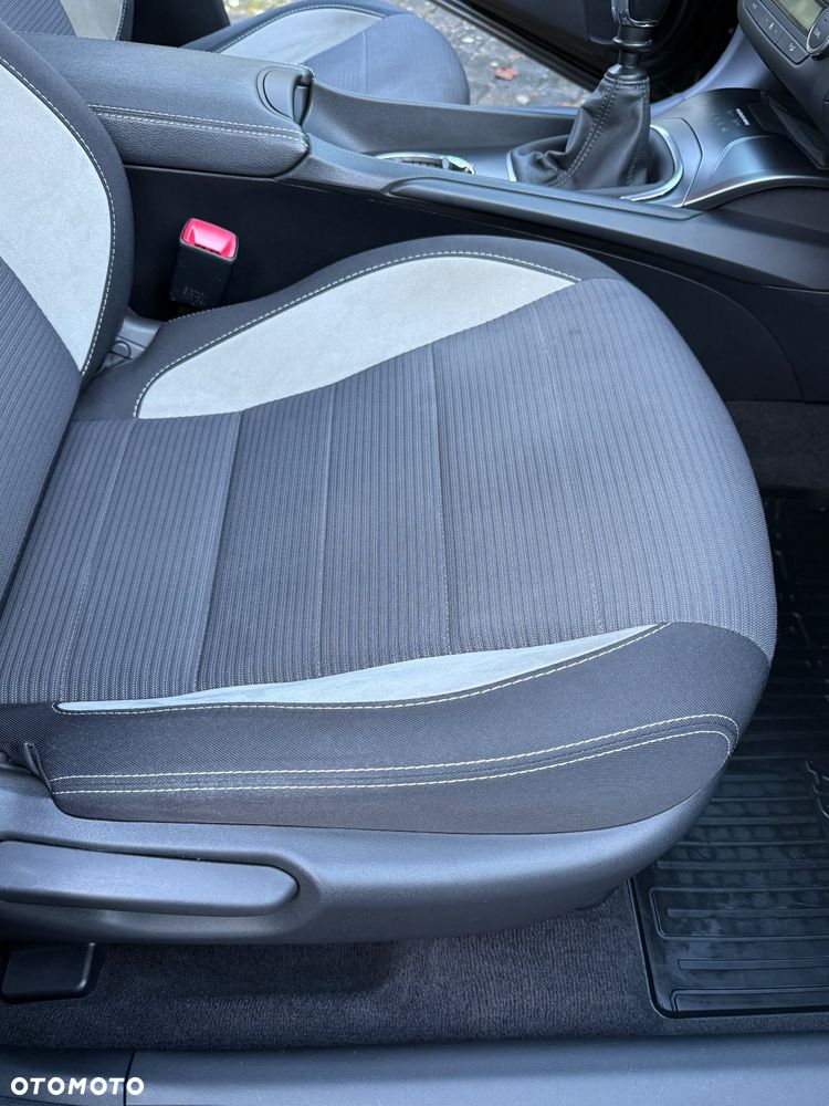 Toyota Avensis 2.0 D-4D Premium - 26