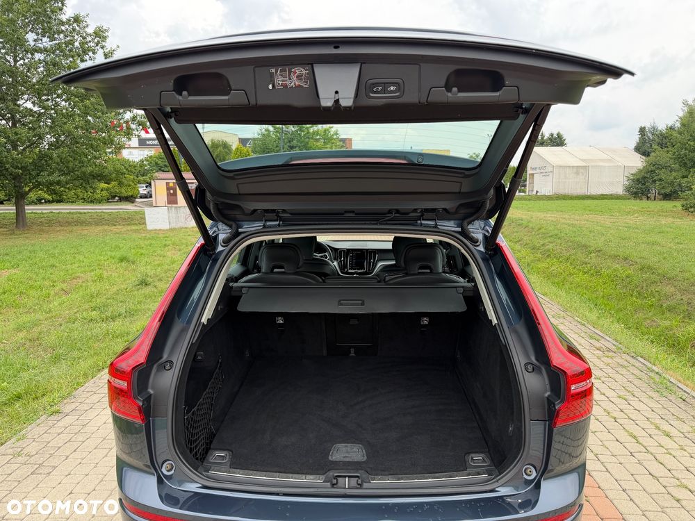 Volvo XC 60 B4 D AWD Momentum Pro - 19