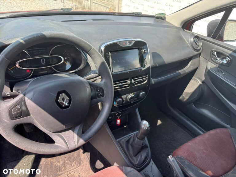 Renault Clio 1.2 16V 75 Expression - 10