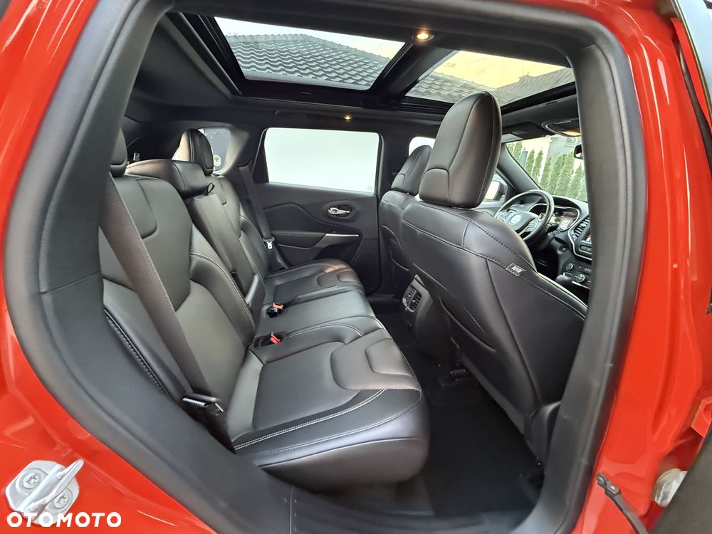 Jeep Cherokee - 23