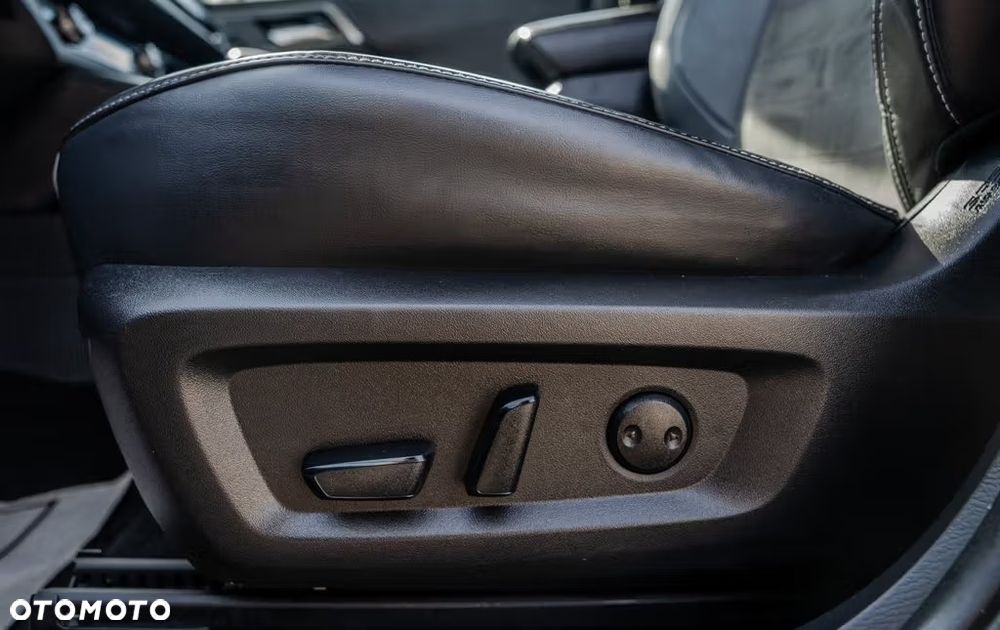 Mitsubishi Outlander - 23