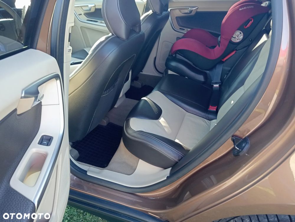 Volvo XC 60 2.4D Kinetic - 6