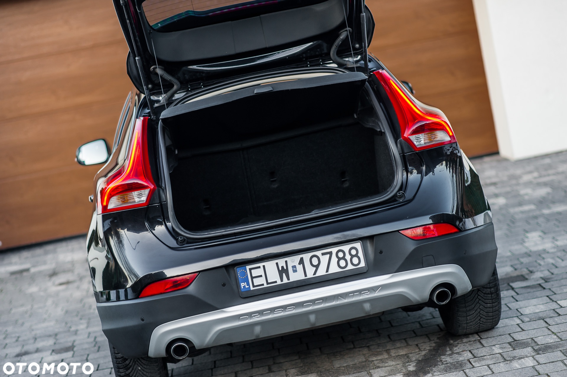 Volvo V40 Cross Country D3 Momentum - 4