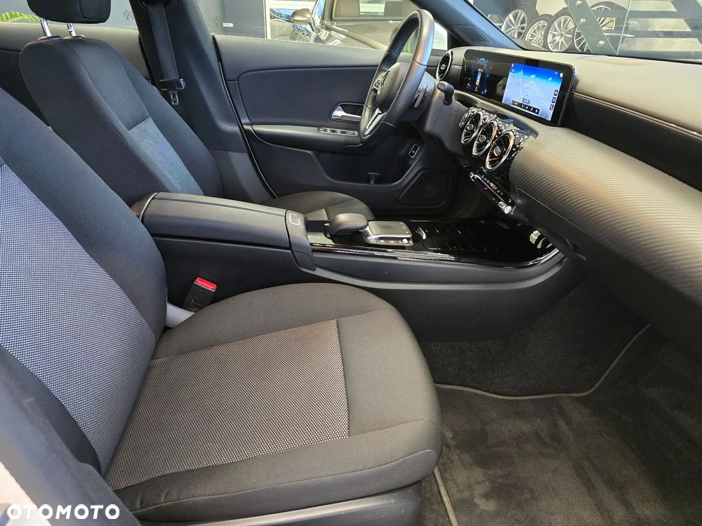 Mercedes-Benz CLA 200 mHEV 7G-DCT - 12