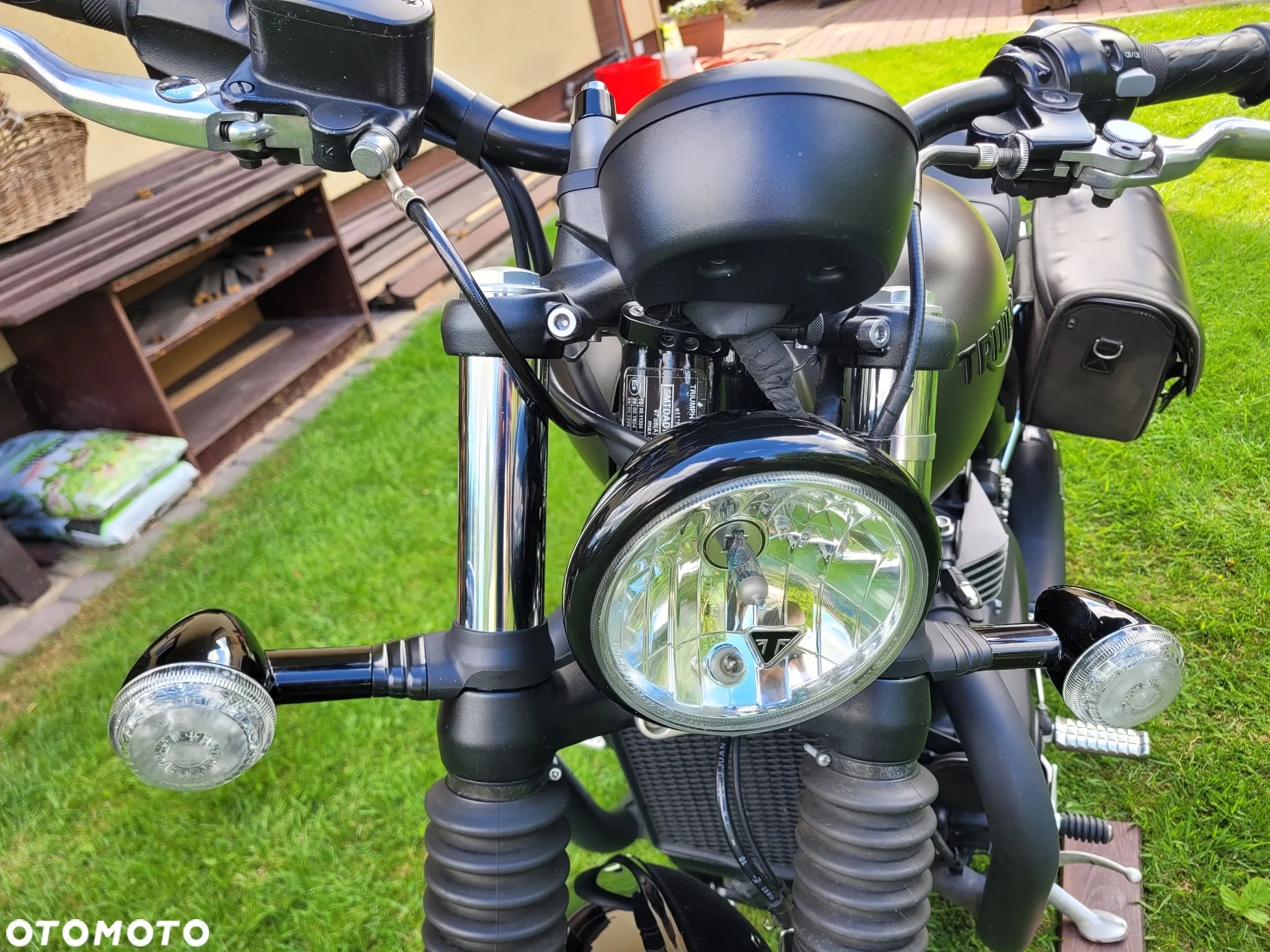 Triumph Bonneville Bobber - 8