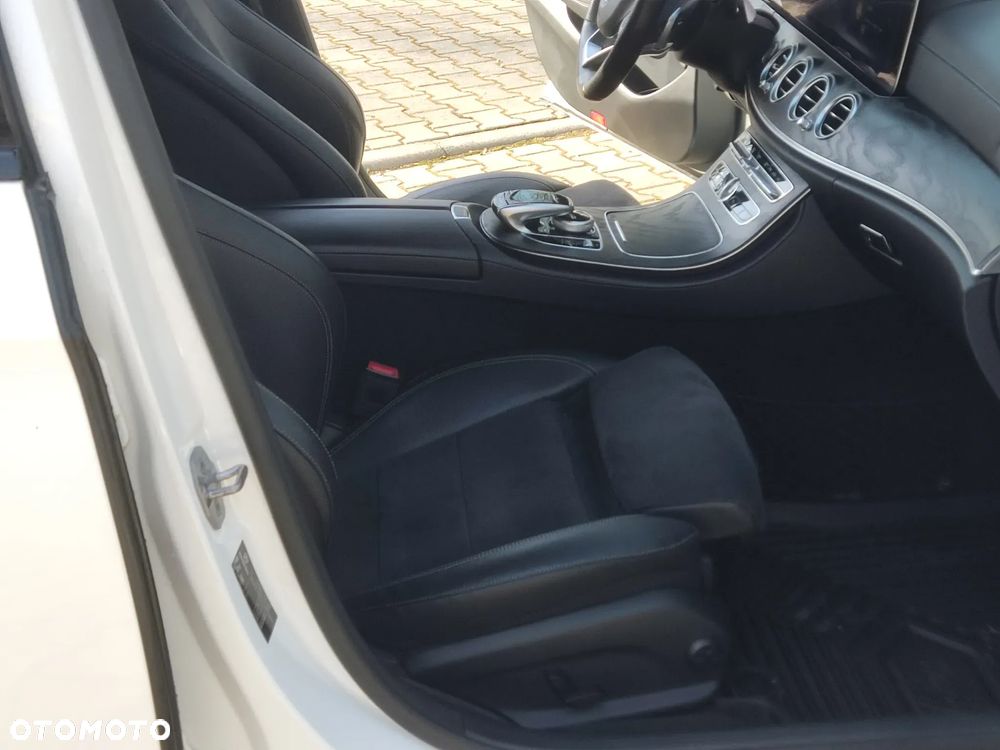 Mercedes-Benz Klasa E 220 d 4-Matic 9G-TRONIC - 22