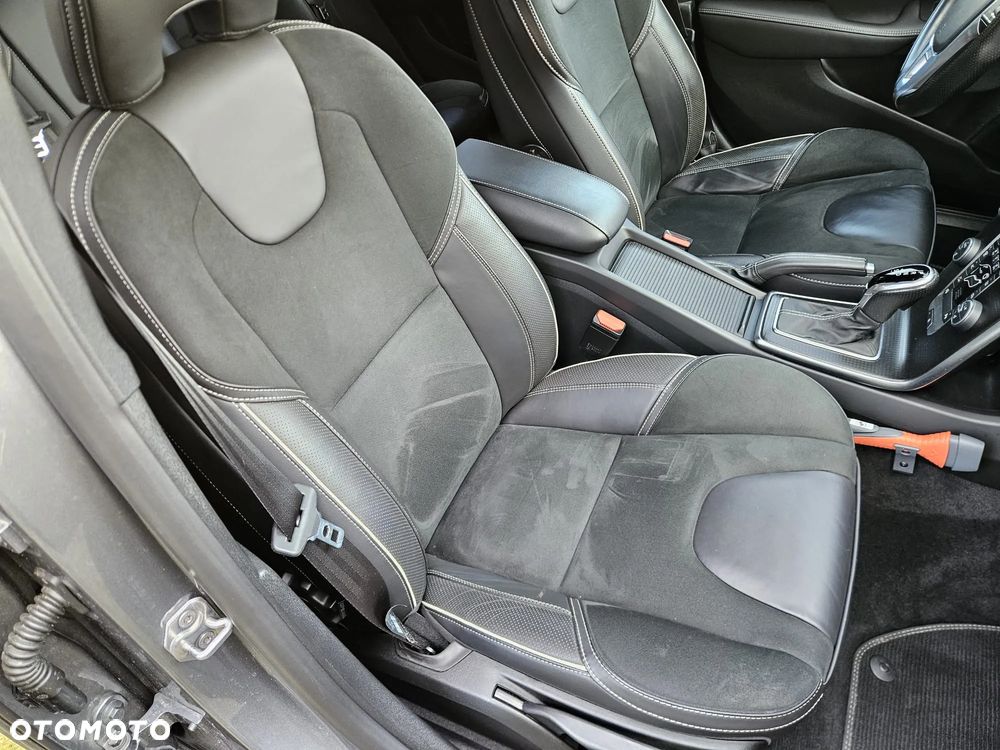 Volvo V40 T3 Drive-E R-Design Momentum - 36