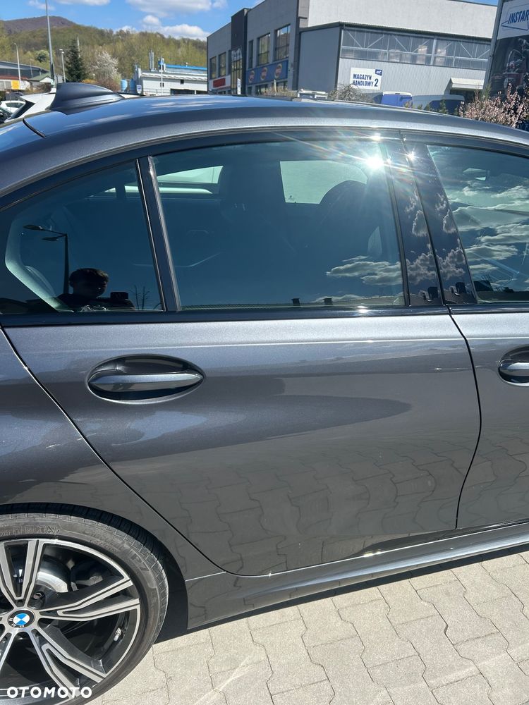 BMW Seria 3 330i M Sport - 13