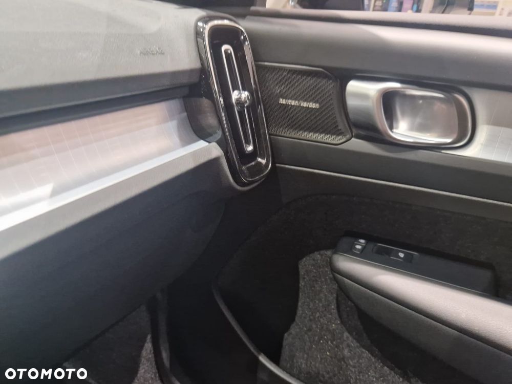 Volvo XC 40 B4 B AWD DKG Ultimate Dark - 29