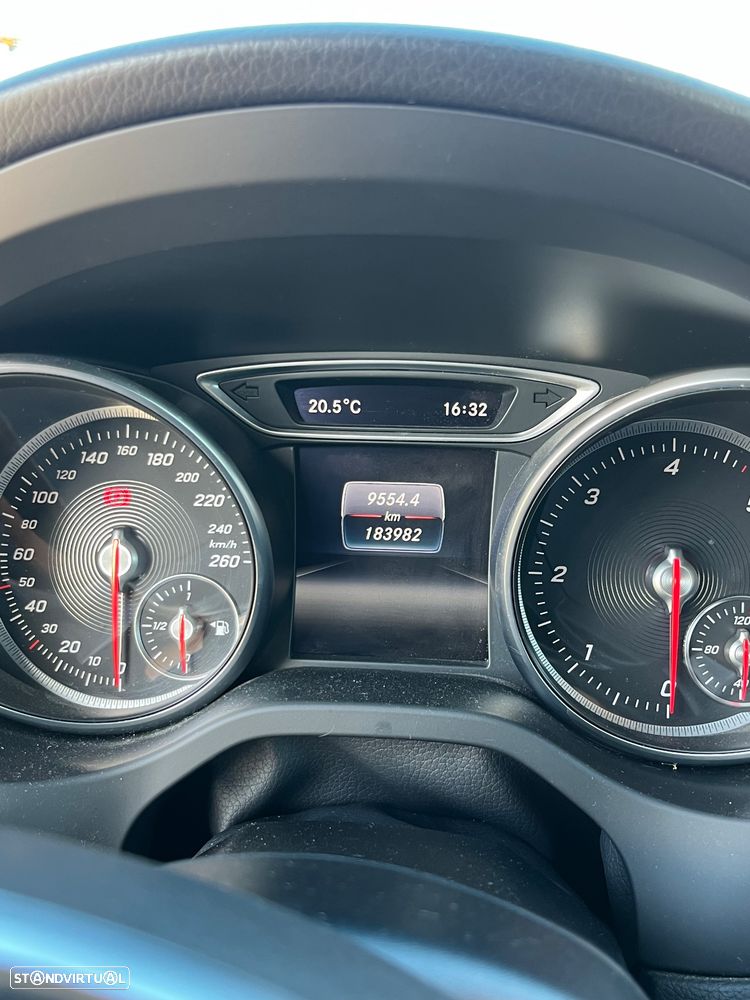 Mercedes-Benz CLA 180 d Shooting Brake AMG Line - 9