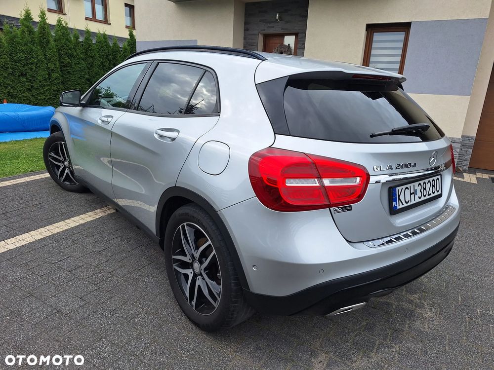 Mercedes-Benz GLA 200 d - 5