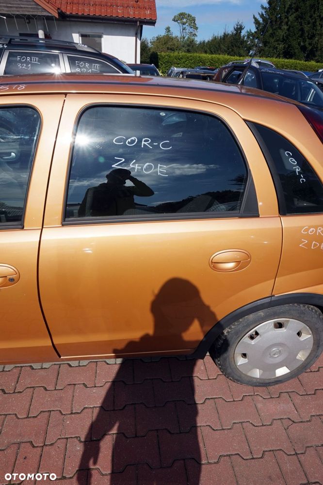 DRZWI TYLNE LEWE CORSA C III 5D HB Z40E  ZŁOTY OPEL 1999-2003 - 1