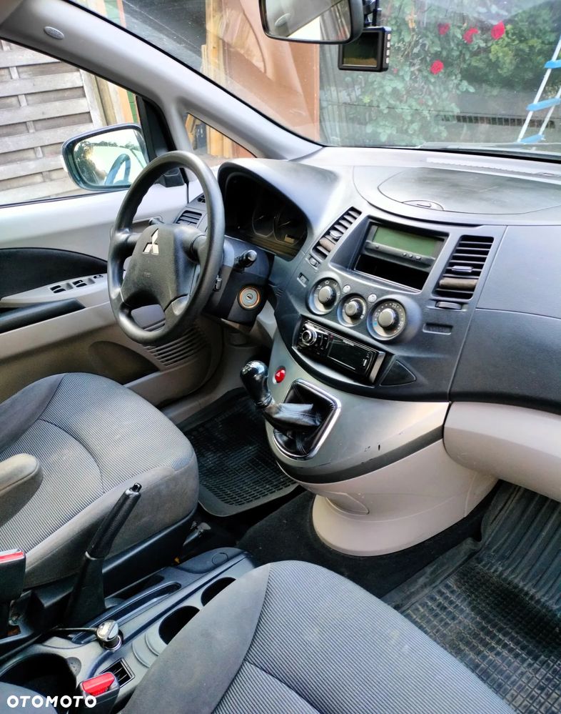 Mitsubishi Grandis - 22