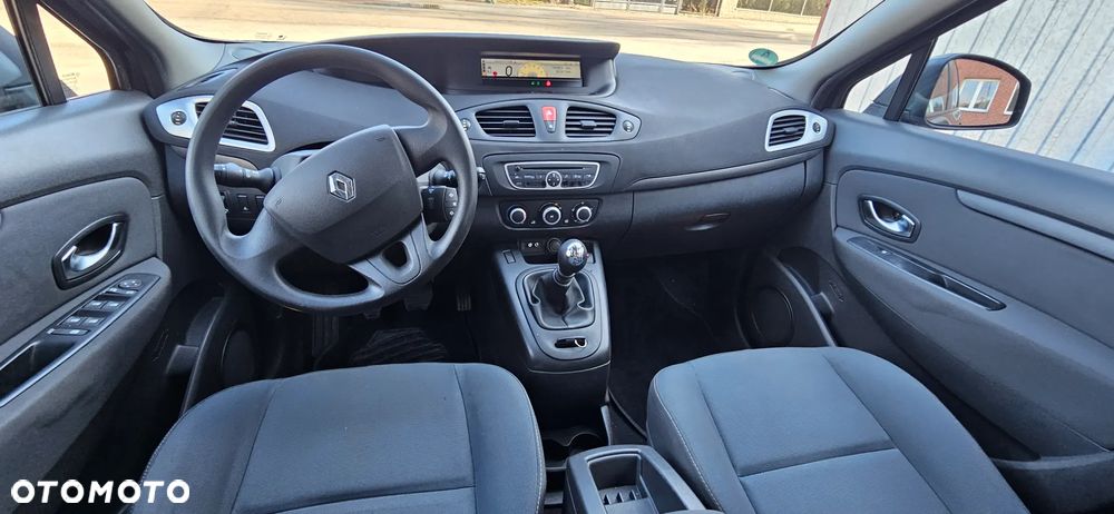 Renault Scenic - 11